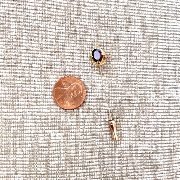 Jewelry - ⭐️Vintage Garnet Stick Pin